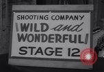 Immagine di Set parigino California United States USA, 1963, secondo 16 filmato di repertorio 65675026468