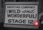 Immagine di Set parigino California United States USA, 1963, secondo 17 filmato di repertorio 65675026468