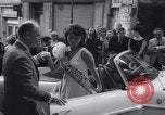 Immagine di Set parigino California United States USA, 1963, secondo 18 filmato di repertorio 65675026468