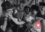 Immagine di Set parigino California United States USA, 1963, secondo 44 filmato di repertorio 65675026468