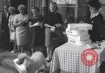 Immagine di Set parigino California United States USA, 1963, secondo 53 filmato di repertorio 65675026468