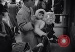 Image shopping de Noël United States USA, 1963, de la seconde 17 séquences d'archives historiques vidéo 65675026473