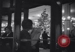 Image shopping de Noël United States USA, 1963, de la seconde 45 séquences d'archives historiques vidéo 65675026473