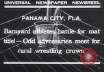 Immagine di Cane e oca lotta Panama City Florida USA, 1932, secondo 9 filmato di repertorio 65675026480