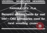 Immagine di Cane e oca lotta Panama City Florida USA, 1932, secondo 13 filmato di repertorio 65675026480