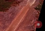 Standbild Air Strip im Dschungel Vietnam, 1969, aus Sekunde 52 historischem Filmmaterial Videoclip 65675026546