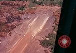 Standbild Air Strip im Dschungel Vietnam, 1969, aus Sekunde 55 historischem Filmmaterial Videoclip 65675026546