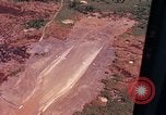 Standbild Air Strip im Dschungel Vietnam, 1969, aus Sekunde 58 historischem Filmmaterial Videoclip 65675026546