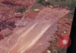 Standbild Air Strip im Dschungel Vietnam, 1969, aus Sekunde 59 historischem Filmmaterial Videoclip 65675026546