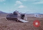 Standbild 81 mm Mörtel Vietnam, 1968, aus Sekunde 16 historischem Filmmaterial Videoclip 65675026553