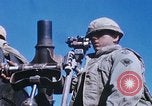 Standbild 81 mm Mörtel Vietnam, 1968, aus Sekunde 56 historischem Filmmaterial Videoclip 65675026553