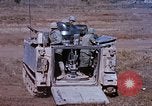 Standbild 81 mm Mörtel Vietnam, 1968, aus Sekunde 49 historischem Filmmaterial Videoclip 65675026554
