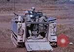 Standbild 81 mm Mörtel Vietnam, 1968, aus Sekunde 50 historischem Filmmaterial Videoclip 65675026554