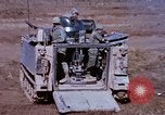 Standbild 81 mm Mörtel Vietnam, 1968, aus Sekunde 52 historischem Filmmaterial Videoclip 65675026554