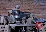 Standbild 81 mm Mörtel Vietnam, 1968, aus Sekunde 60 historischem Filmmaterial Videoclip 65675026554