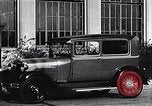Standbild Autos von Ford Michigan United States USA, 1935, aus Sekunde 6 historischem Filmmaterial Videoclip 65675026575