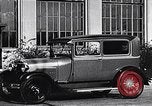 Standbild Autos von Ford Michigan United States USA, 1935, aus Sekunde 8 historischem Filmmaterial Videoclip 65675026575