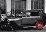 Standbild Autos von Ford Michigan United States USA, 1935, aus Sekunde 9 historischem Filmmaterial Videoclip 65675026575