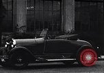 Standbild Autos von Ford Michigan United States USA, 1935, aus Sekunde 11 historischem Filmmaterial Videoclip 65675026575
