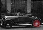 Standbild Autos von Ford Michigan United States USA, 1935, aus Sekunde 12 historischem Filmmaterial Videoclip 65675026575