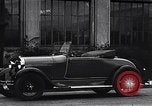 Standbild Autos von Ford Michigan United States USA, 1935, aus Sekunde 13 historischem Filmmaterial Videoclip 65675026575