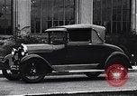 Standbild Autos von Ford Michigan United States USA, 1935, aus Sekunde 17 historischem Filmmaterial Videoclip 65675026575