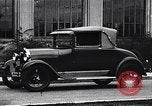 Standbild Autos von Ford Michigan United States USA, 1935, aus Sekunde 18 historischem Filmmaterial Videoclip 65675026575