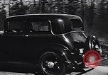 Standbild Autos von Ford Michigan United States USA, 1935, aus Sekunde 31 historischem Filmmaterial Videoclip 65675026575