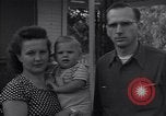 Standbild Familie United States USA, 1945, aus Sekunde 25 historischem Filmmaterial Videoclip 65675026595