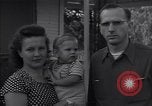 Standbild Familie United States USA, 1945, aus Sekunde 27 historischem Filmmaterial Videoclip 65675026595