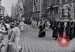 Image rite religieux annuel Brugge Belgique, 1931, de la seconde 23 séquences d'archives historiques vidéo 65675026601