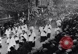Image rite religieux annuel Brugge Belgique, 1931, de la seconde 41 séquences d'archives historiques vidéo 65675026601