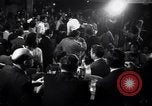 Immagine di Whisky a go go dancing West Hollywood California USA, 1965, secondo 16 filmato di repertorio 65675026615