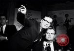 Immagine di Whisky a go go dancing West Hollywood California USA, 1965, secondo 22 filmato di repertorio 65675026615
