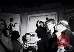 Immagine di Whisky a go go dancing West Hollywood California USA, 1965, secondo 32 filmato di repertorio 65675026615