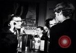 Immagine di Whisky a go go dancing West Hollywood California USA, 1965, secondo 50 filmato di repertorio 65675026615