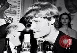 Immagine di Whisky a go go dancing West Hollywood California USA, 1965, secondo 53 filmato di repertorio 65675026615