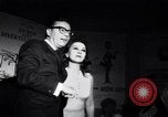 Immagine di Whisky a Go Go night club a metà degli anni sessanta West Hollywood California USA, 1965, secondo 6 filmato di repertorio 65675026616
