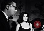 Immagine di Whisky a Go Go night club a metà degli anni sessanta West Hollywood California USA, 1965, secondo 14 filmato di repertorio 65675026616