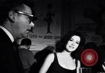 Immagine di Whisky a Go Go night club a metà degli anni sessanta West Hollywood California USA, 1965, secondo 15 filmato di repertorio 65675026616