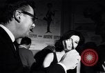 Immagine di Whisky a Go Go night club a metà degli anni sessanta West Hollywood California USA, 1965, secondo 16 filmato di repertorio 65675026616