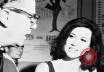 Immagine di Whisky a Go Go night club a metà degli anni sessanta West Hollywood California USA, 1965, secondo 22 filmato di repertorio 65675026616