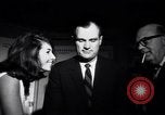 Immagine di Whisky a Go Go night club a metà degli anni sessanta West Hollywood California USA, 1965, secondo 34 filmato di repertorio 65675026616