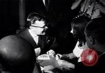 Immagine di Whisky a Go Go night club a metà degli anni sessanta West Hollywood California USA, 1965, secondo 52 filmato di repertorio 65675026616