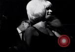 Immagine di Whisky a Go Go club West Hollywood California USA, 1965, secondo 21 filmato di repertorio 65675026617