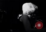 Immagine di Whisky a Go Go club West Hollywood California USA, 1965, secondo 24 filmato di repertorio 65675026617
