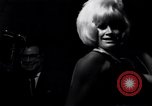 Immagine di Whisky a Go Go club West Hollywood California USA, 1965, secondo 25 filmato di repertorio 65675026617