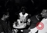 Immagine di Whisky a Go Go club West Hollywood California USA, 1965, secondo 62 filmato di repertorio 65675026617