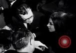 Immagine di Whisky a Go Go night club scene West Hollywood California USA, 1965, secondo 4 filmato di repertorio 65675026618