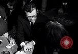 Immagine di Whisky a Go Go night club scene West Hollywood California USA, 1965, secondo 6 filmato di repertorio 65675026618